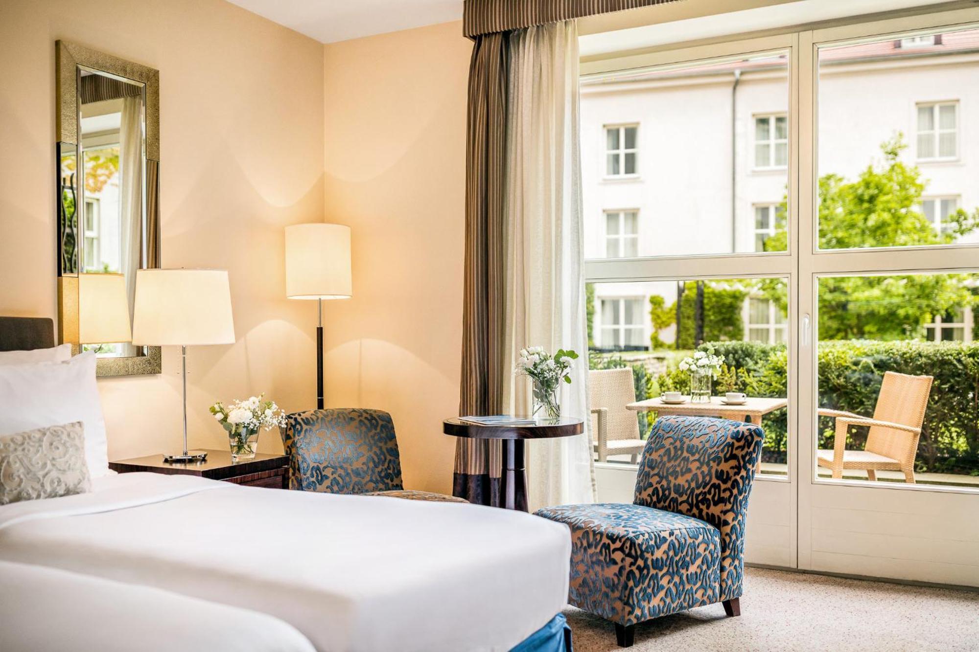 Mandarin Oriental, Prague Hotel Exterior photo
