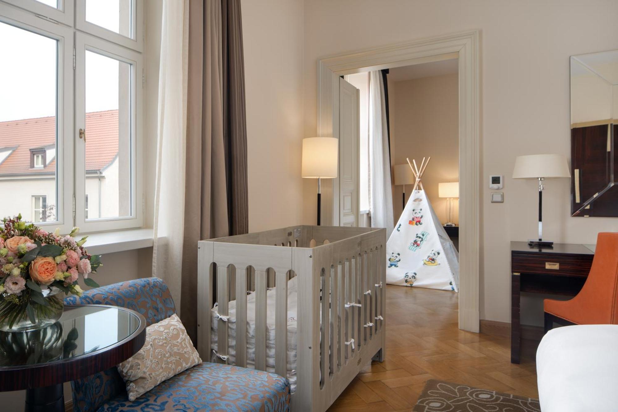 Mandarin Oriental, Prague Hotel Exterior photo
